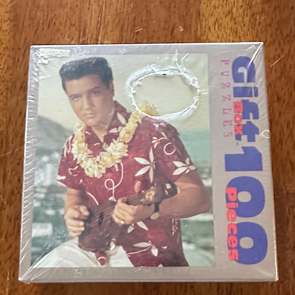 100 Pieces Puzzle - Red Hawaiian Shirt Design